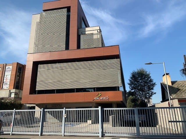 Arrienda Oficina de 368 M2, en Edificio Buró — fotografía 1