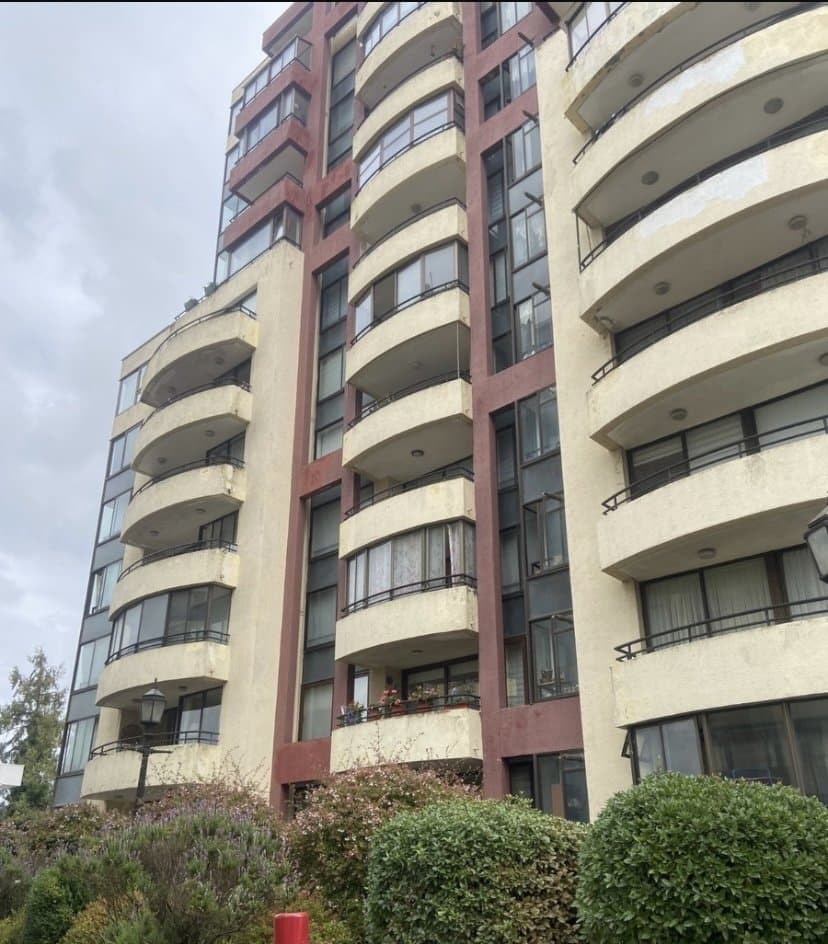 Vende Departamento de 2D, 2B y Estacionamiento en Condominio Plaza Hochstetter — fotografía 1