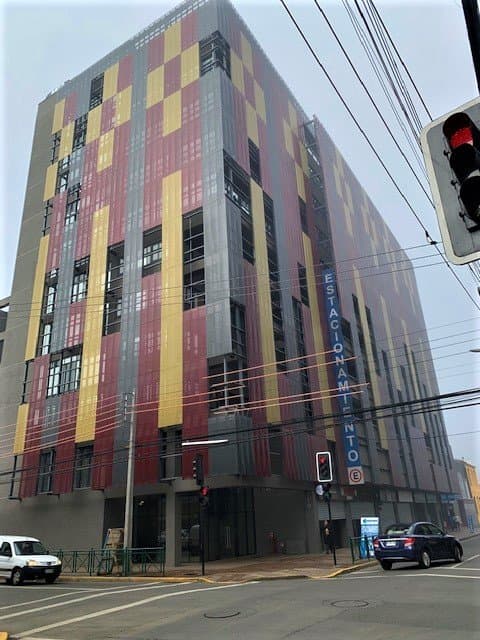 Arrienda Oficina de 42 m2 con Estacionamiento, en Edificio Telar — fotografía 1