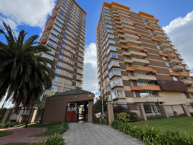 Arrienda Depto de 1 Dormitorio, 1 Baño y Estac., en Condominio Aragón — fotografía 1
