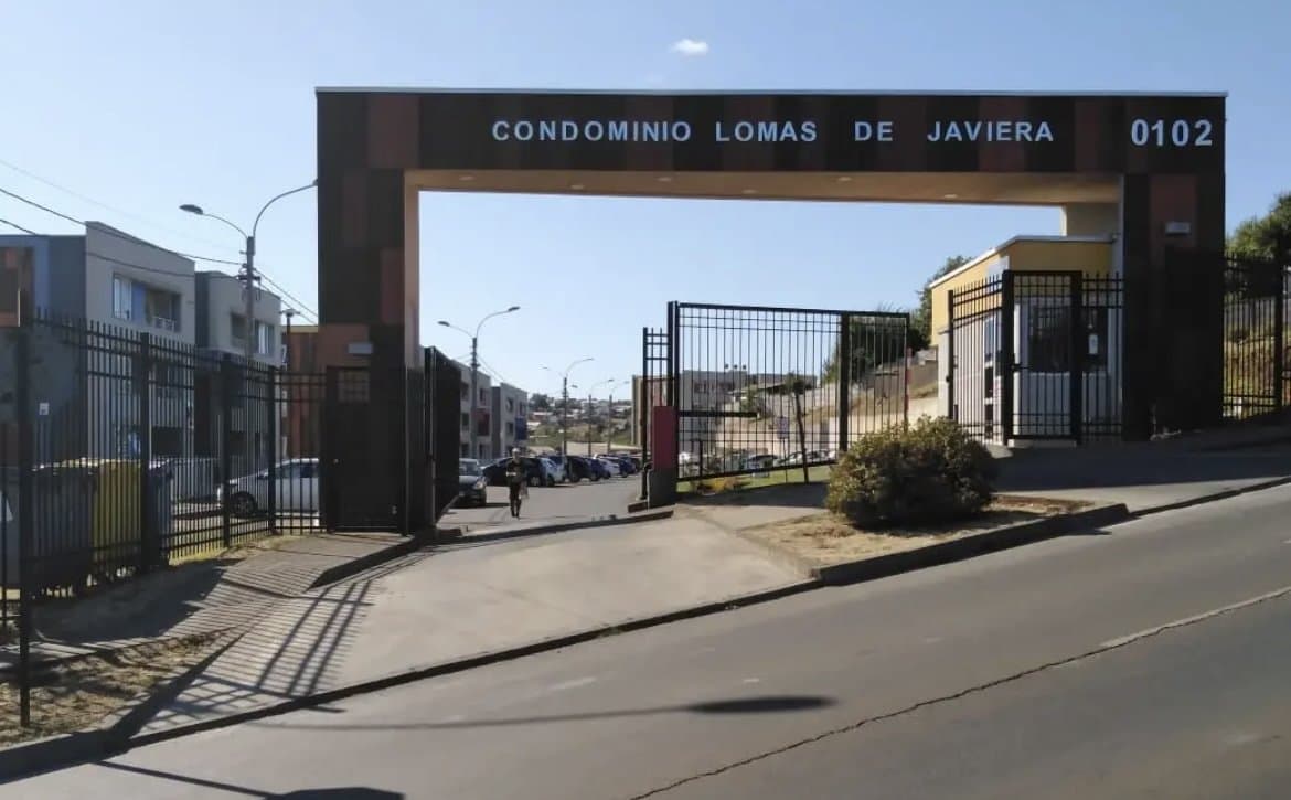 Vende Departamento de 2D , 1B y Estacionamiento , en Condominio Lomas de Javiera — fotografía 1