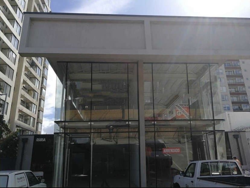 Local Comercial Nuevo, en Avenida Alemania — fotografía 1
