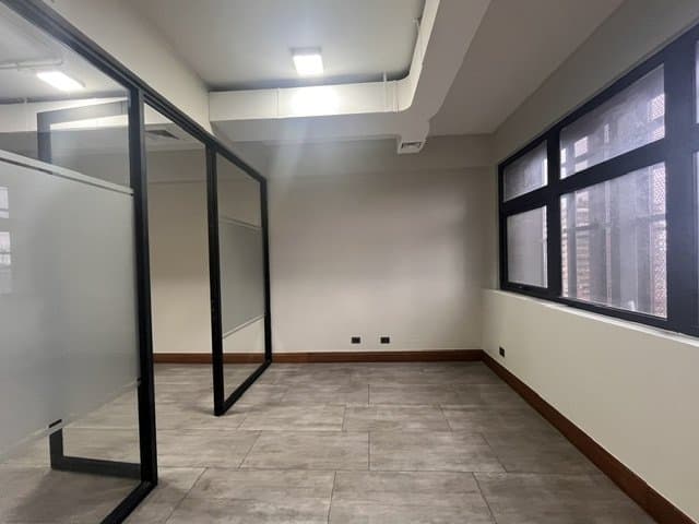 Arienda Oficina de 42 M2 con 1 Privado y Sala de Espera, en Edificio Telar — fotografía 1