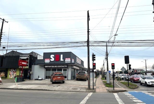 Arriendo Local Comercial de 61 M2 en Av.Pablo Neruda esq. Javiera Carrera — fotografía 1