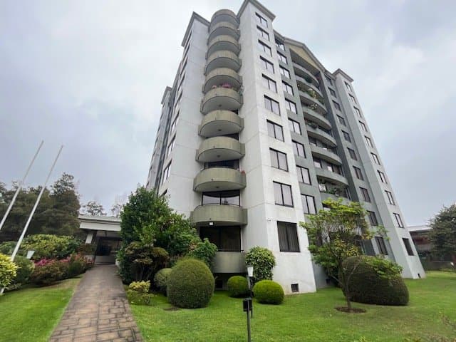 Vende hermoso y amplio Departamento de 4D, 3B, 2 Estac y 1 Bodega — fotografía 1