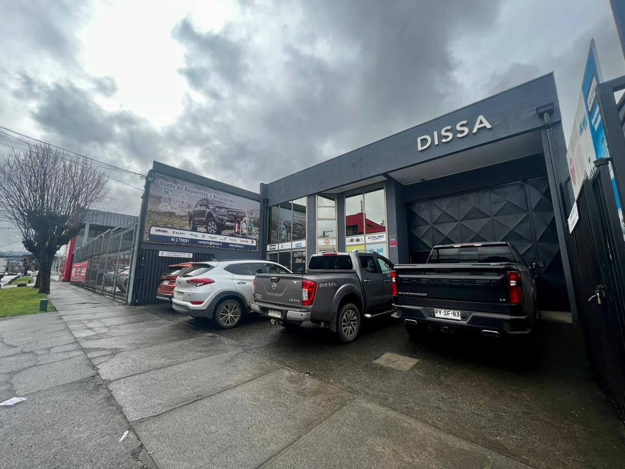Bodega de 543 M2, con Oficina y Sala de Ventas ; cercana al Centro de Temuco — fotografía 1