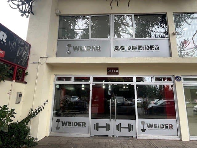 Arriendo Local Comercial de 130 m2 en Avenida Pablo Neruda — fotografía 1