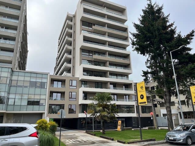 Arrienda hermoso Depto Nuevo de 2D, 2B y Estac en Edificio Alto San Francisco — fotografía 1