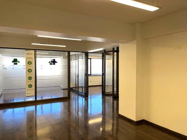 Vende Oficina de 80 M2 , con 3 Privados en el centro de Temuco — fotografía 1