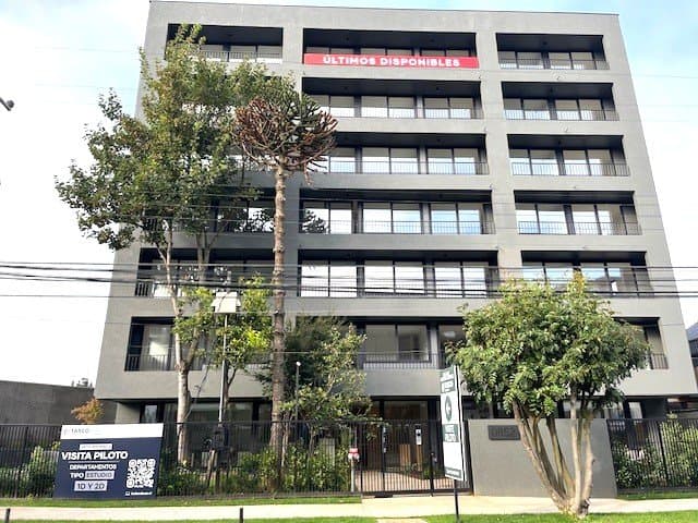 Arrienda Oficina de 25 m2 en Edificio «+ Holandesa», frente al Colegio Alemán — fotografía 1