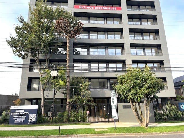 Arrienda Oficina de 28 M2, con Estacionamiento frente a Colegio Alemán — fotografía 1