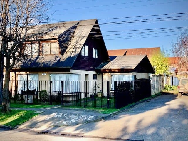 Excelente Casa para destino Comercial, en Av Inés de Suárez — fotografía 1