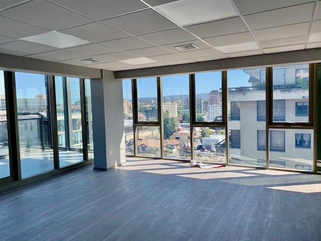Arriendo Oficina 52 M2 con Gran Terraza, sector Av Alemania — fotografía 1