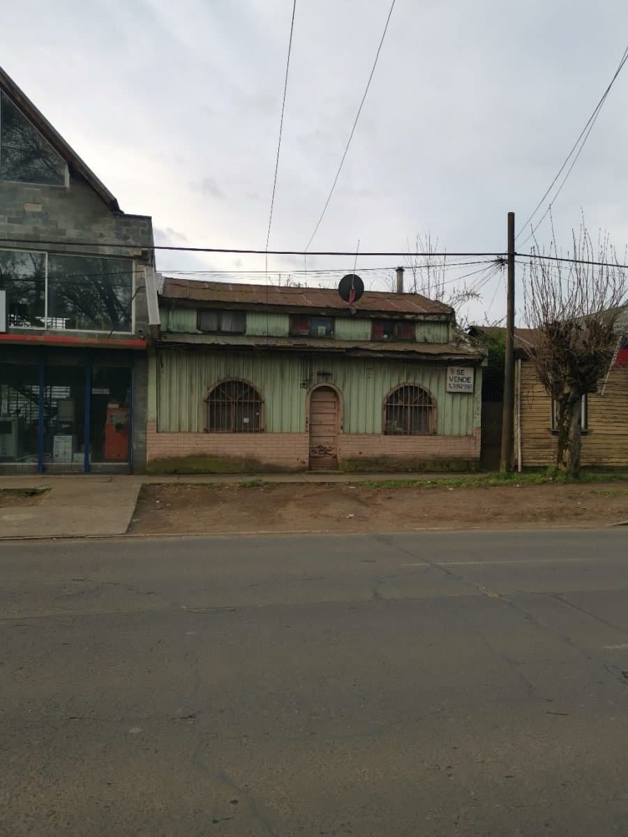 Sitio con construcción, en calle O Higgins — fotografía 1