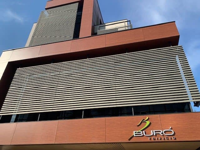 Arrienda Oficina de 122 M2, en Edificio Buró — fotografía 1