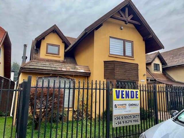 Vende Casa Habitación de 4 Dormitorios en Villa Pehuén — fotografía 1