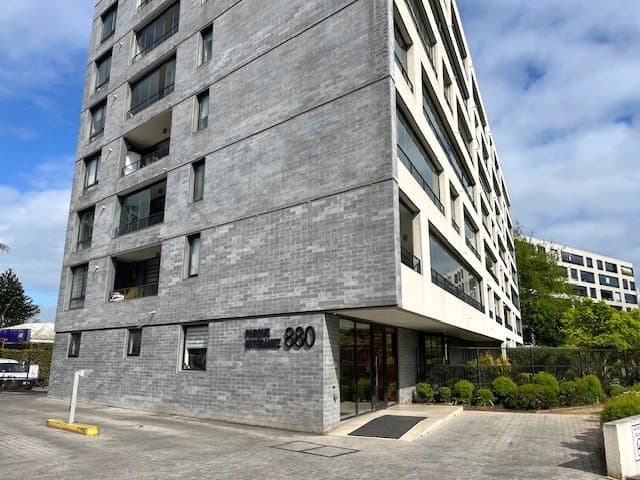 Arrienda Depto de 2D, 2B,Estac. y Bodega en Condominio Senador Estébanez — fotografía 1
