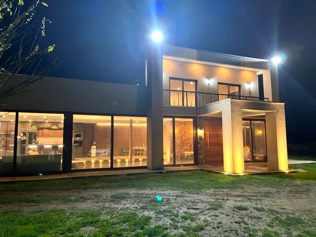 Vende Hermosa Casa, en Condominio Palomar de San Juan — fotografía 1