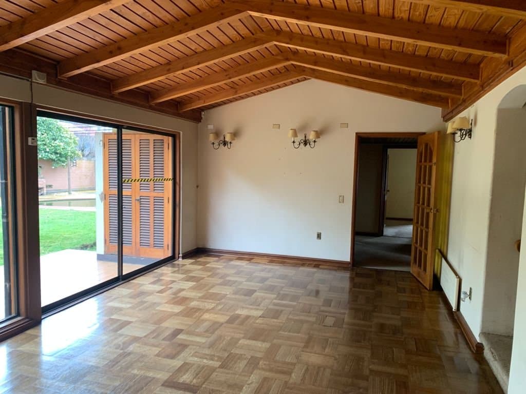 Amplia y hermosa casa en sector Av Alemania — fotografía 1