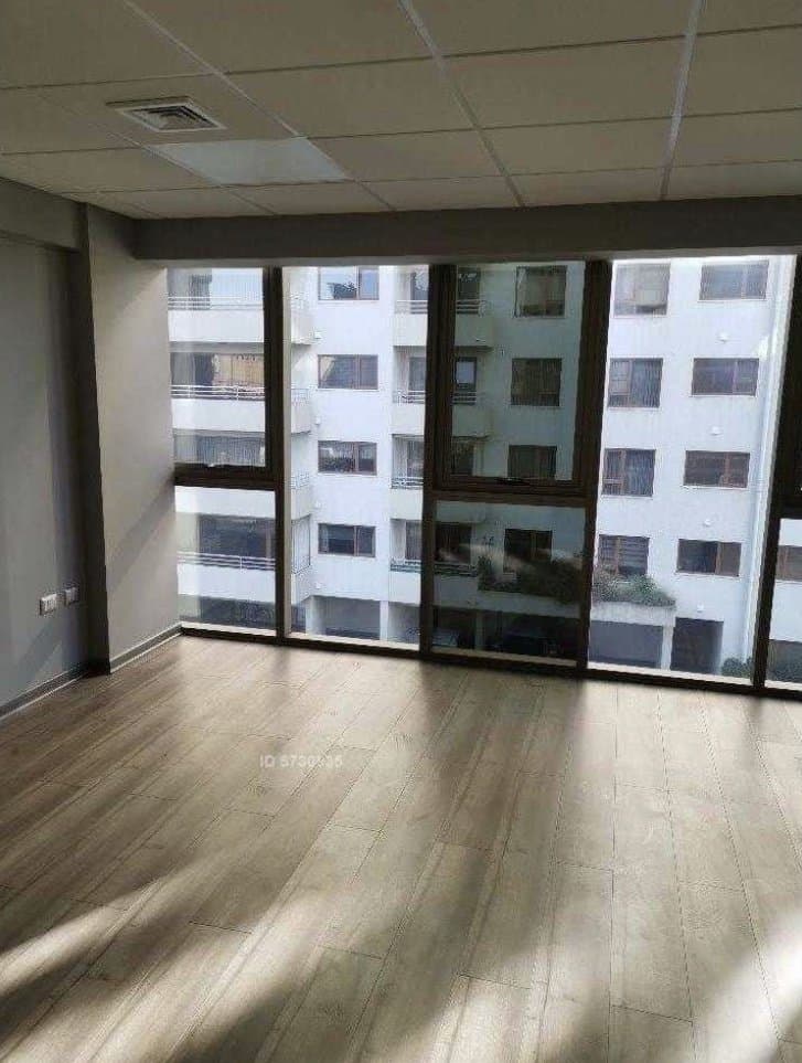 Arriendo Oficina de 34 M2 a pasos de Av Alemania — fotografía 1