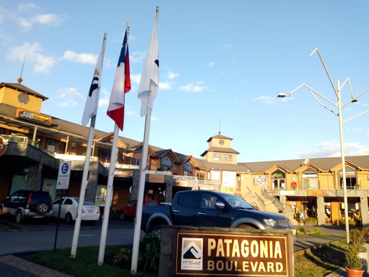 Arriendo Local Comercial en «Patagonia Boulevard» en Pucón — fotografía 1