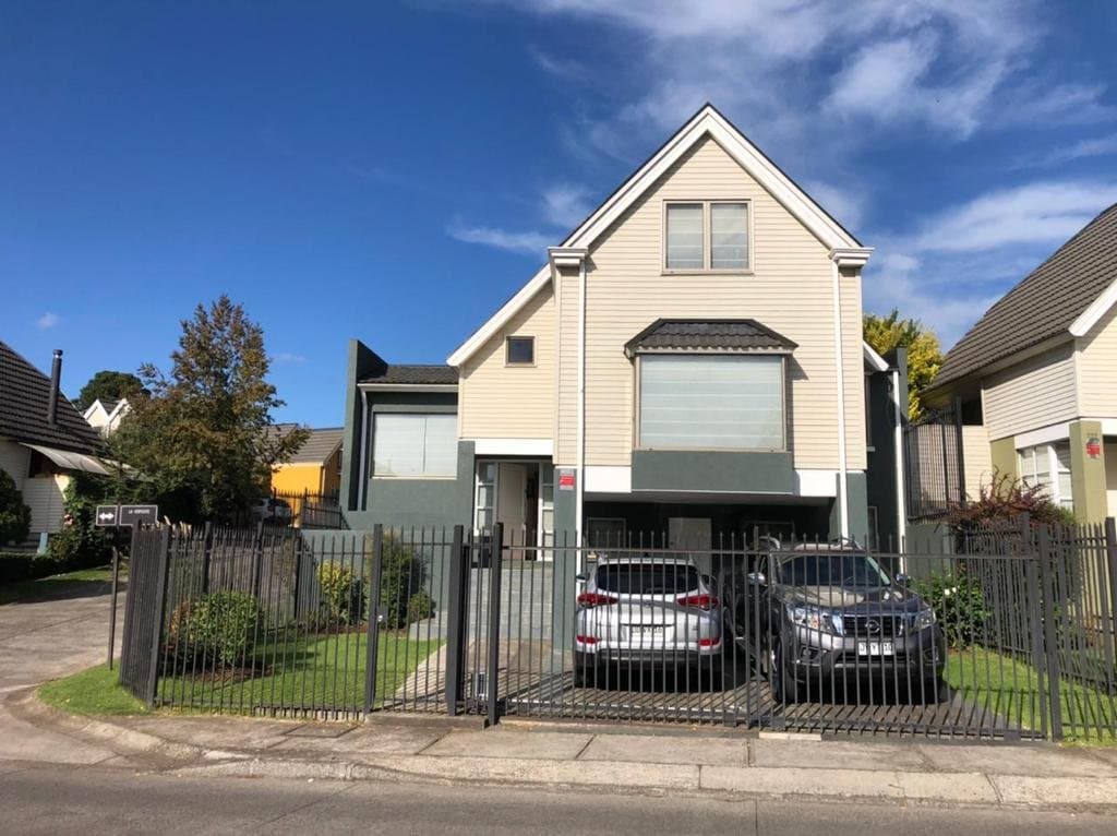 Vende Hermosa Casa en Lomas de Mirasur de 4 Dormitorios — fotografía 1