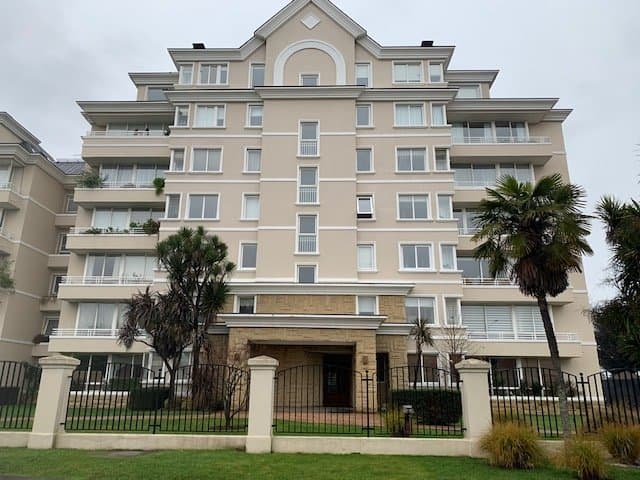 Hermoso Departamento en Condominio Townhouse, Barrio Inglés — fotografía 1