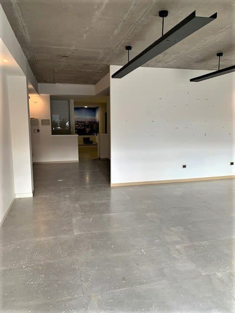 Arriendo Local Comercial de 209 M2 a 2 cuadras del centro , con 3 Estacionamientos. — fotografía 1