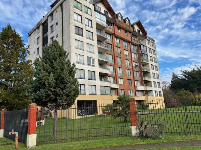 Vende amplio Departamento Dúplex en Condominio Las Encinas — fotografía 1