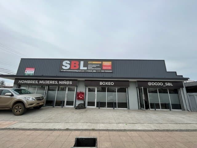 Arriendo Local Comercial de 44 M2 en Av.pablo neruda esq. Javiera Carrera — fotografía 1