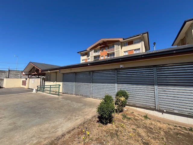 Vende Local Comercial en Condominio Doña Javiera, sector Fundo El Carmen — fotografía 1