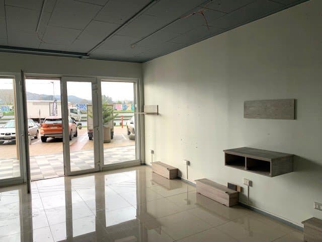 Arrienda Local Comercial de 33 M2 habilitado, en Strip Center Los Poetas — fotografía 1