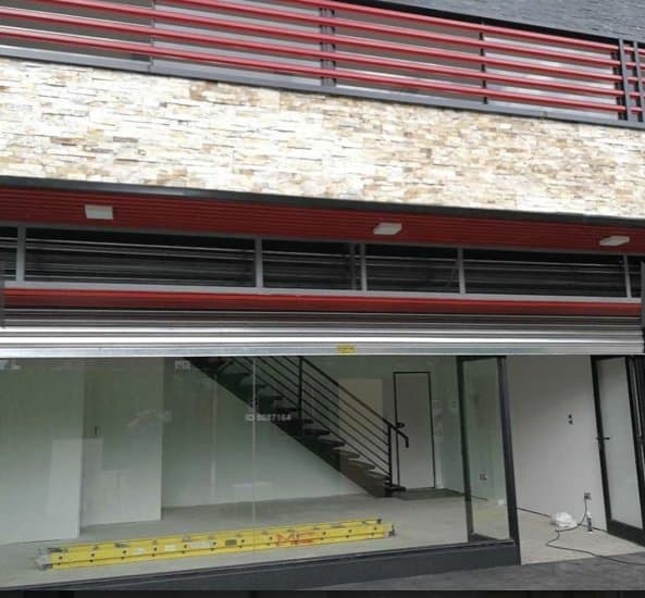 Arrienda Local Comercial en Strip Center en Av San Martin — fotografía 1