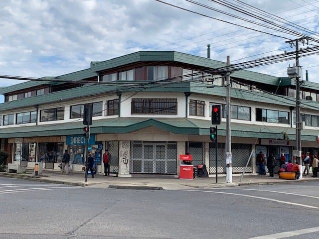 Arrienda Local Comercial de 85 M2, en pleno Centro de la ciudad de Nueva Imperial — fotografía 1