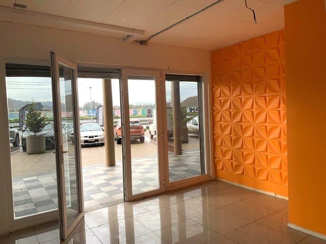 Arrienda Local habilitado de 34 M2, en Strip Center Los Poetas — fotografía 1