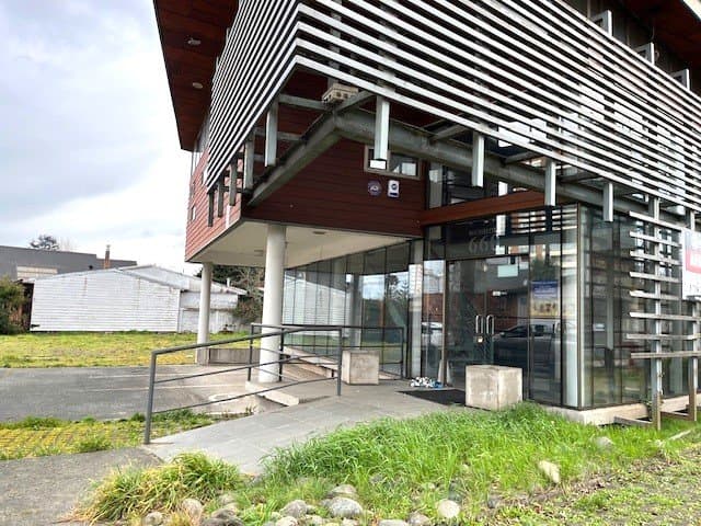 Amplio Local Comercial de 250 M2, a pasos de Avenida Alemania — fotografía 1
