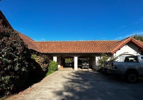 Vende hermosa Casa de 380 M2 en Parcela, a pasos de Temuco — fotografía 1