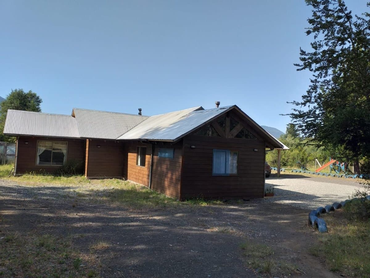 Vende Parcela de 5.000 M2 con Casa y Cabaña cercana a Pucón — fotografía 1